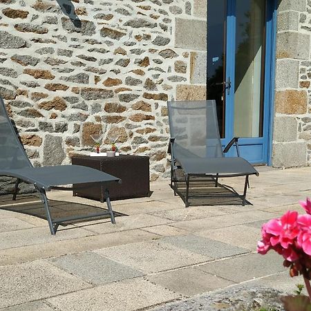 La Maison Bleue Saint-Sauveur-des-Landes Екстериор снимка