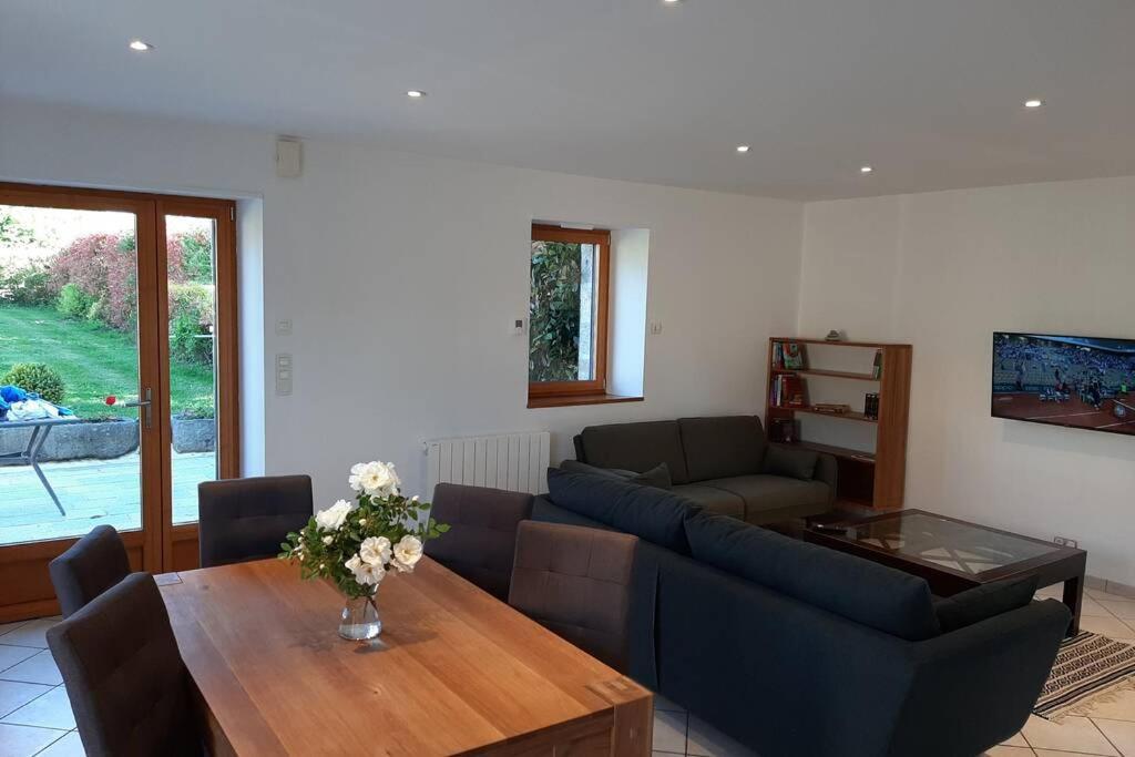 La Maison Bleue Saint-Sauveur-des-Landes Екстериор снимка