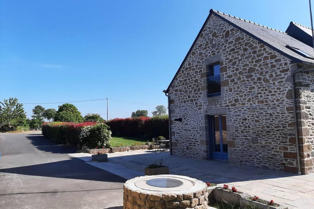 La Maison Bleue Saint-Sauveur-des-Landes Екстериор снимка