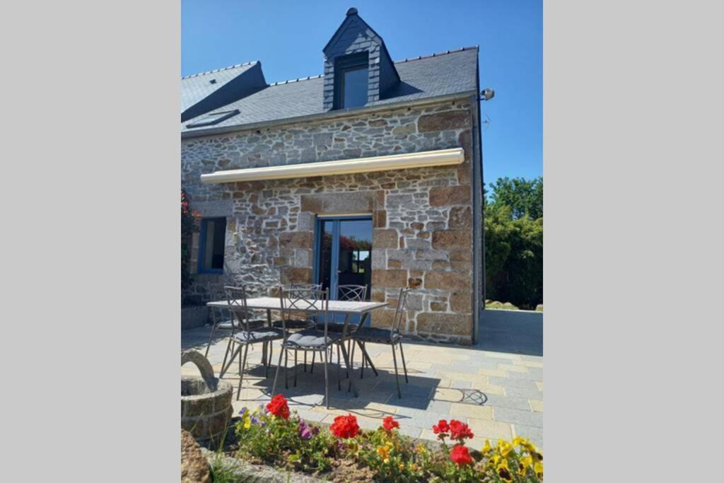 La Maison Bleue Saint-Sauveur-des-Landes Екстериор снимка