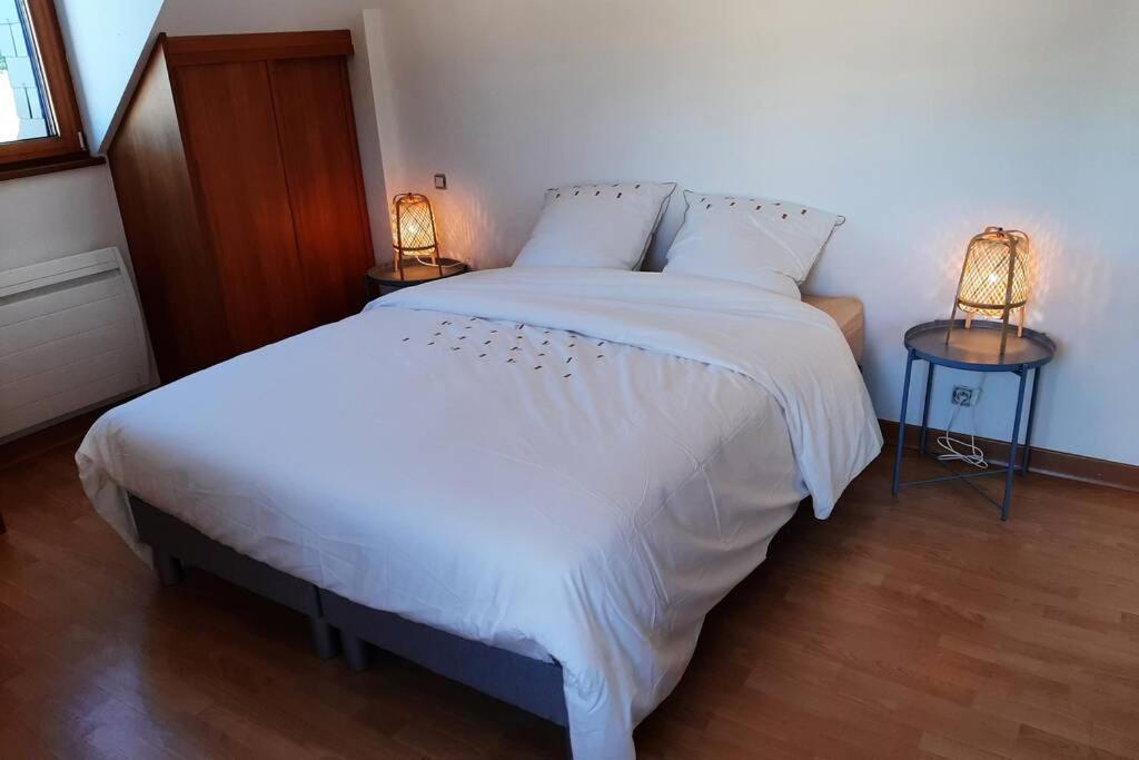 La Maison Bleue Saint-Sauveur-des-Landes Екстериор снимка
