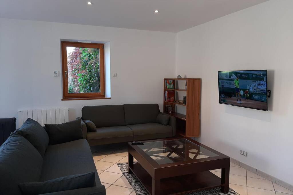 La Maison Bleue Saint-Sauveur-des-Landes Екстериор снимка