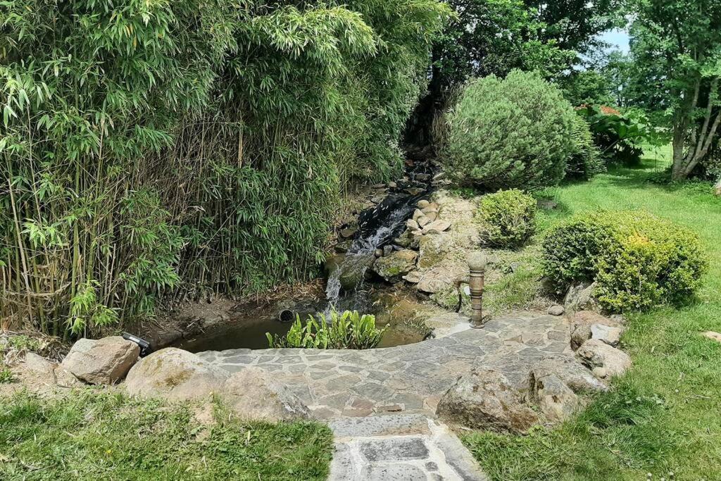La Maison Bleue Saint-Sauveur-des-Landes Екстериор снимка