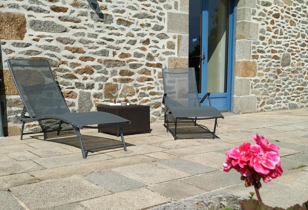 La Maison Bleue Saint-Sauveur-des-Landes Екстериор снимка